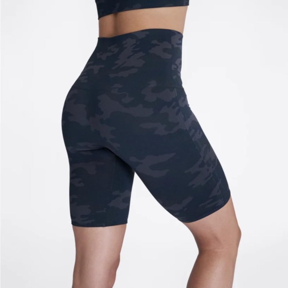 SPANX Camo Compression Athletic Shorts Large